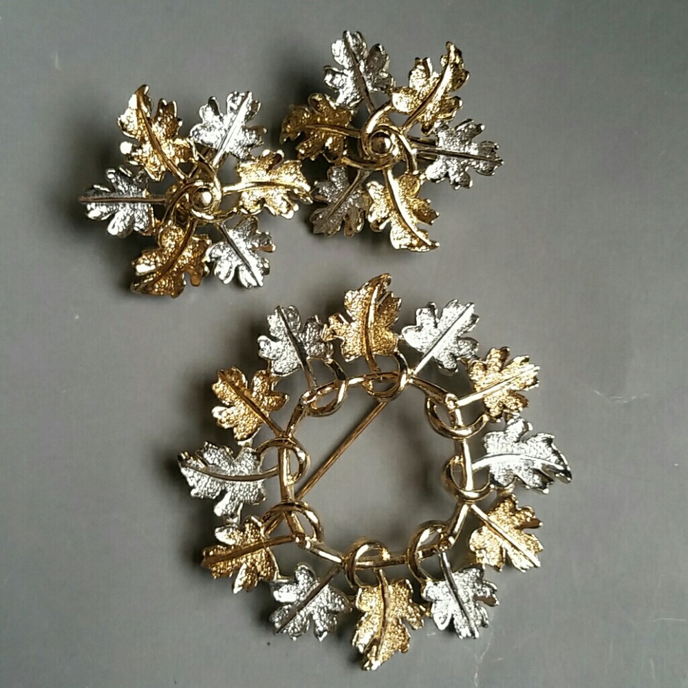 Vintage signed Sarah Coventry pin and earrings set